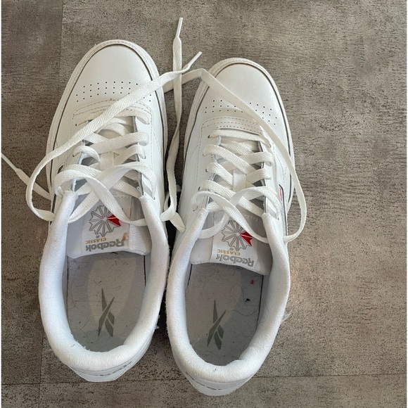 Worn once Reebok shoes. Size 8 women’s, boys 6. - Picture 2 of 2